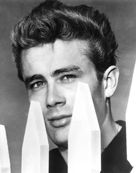 James-Dean-james-dean-4847240-472-600.jpg